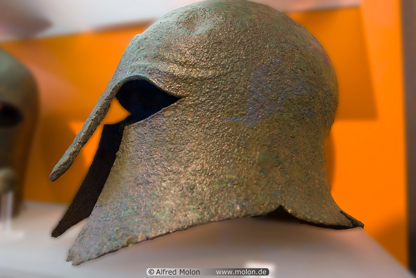 01 Bronze helmet