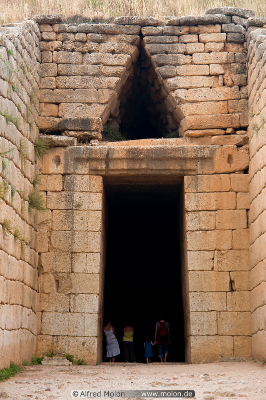 05 Main entrance with lintel stone
