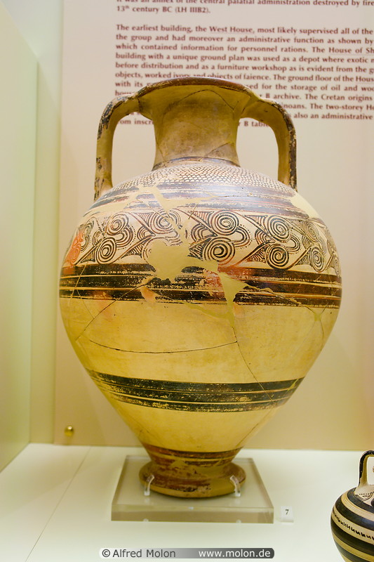 03 Amphora vase