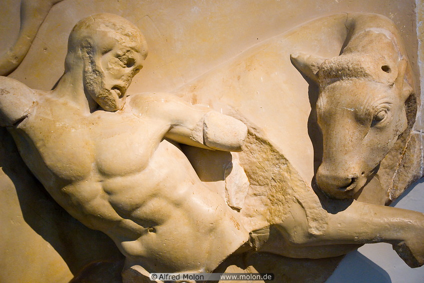 06 Heracles taming the bull of Crete