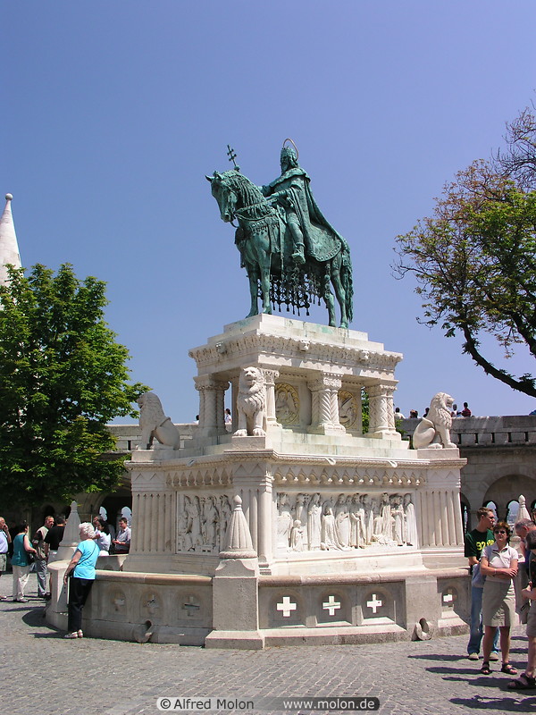 15 King Stephen equestrian monument