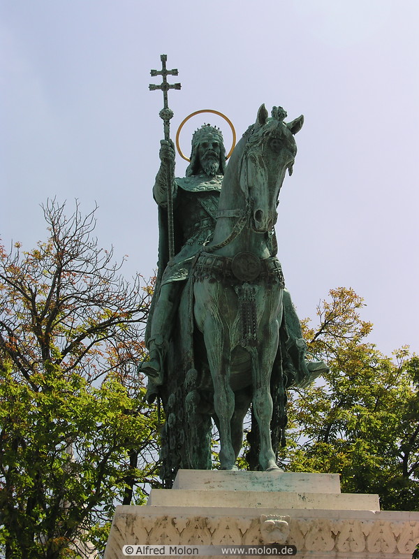 16 King Stephen equestrian monument