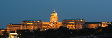 10 Buda castle by night