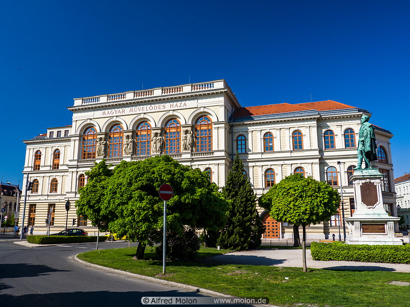 14 House of Hungarian Culture