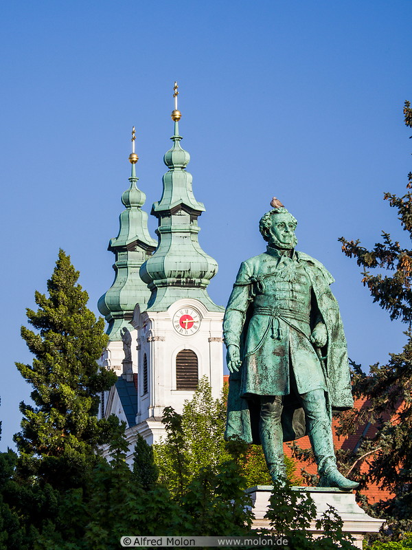 16 Istvan Szechenyi statue and Dominican monastery