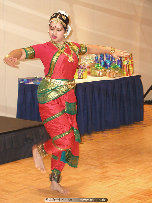 01 Indian dancer