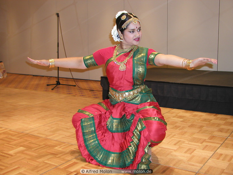 04 Indian dancer