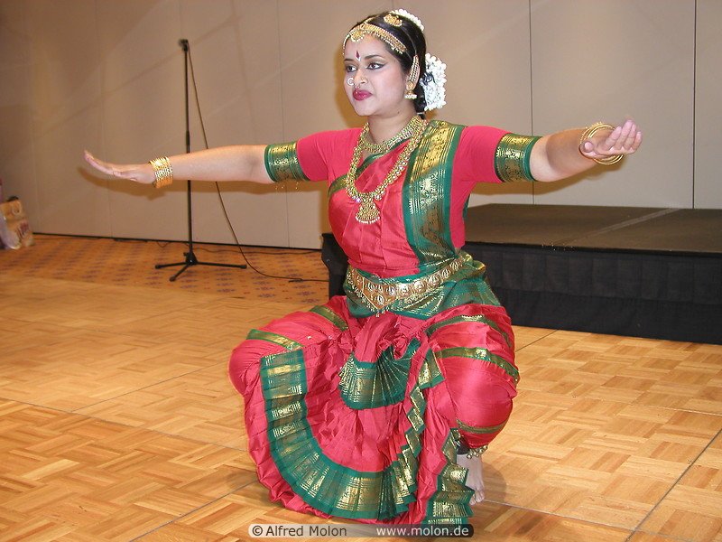 05 Indian dancer