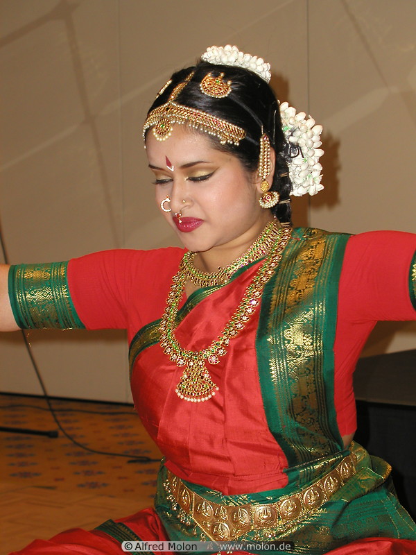 06 Indian dancer