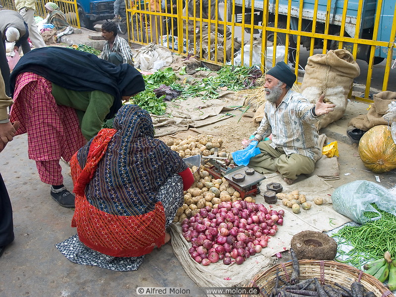 04 Vegetables seller