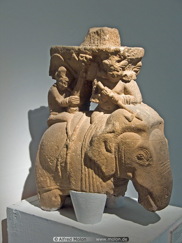 07 Elephant rider statue