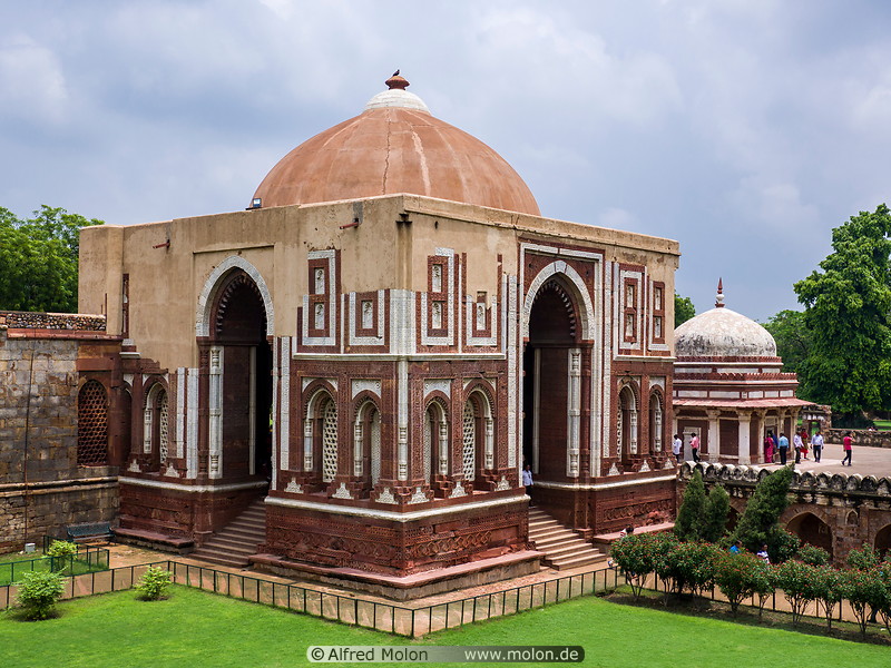 26 Alauddin Khilji tomb and madrasa