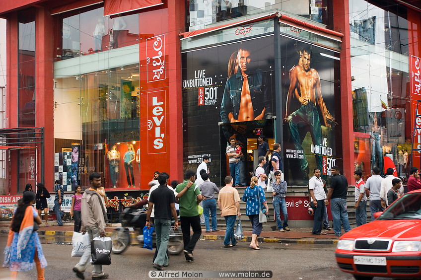 05 Levis outlet in Brigade road