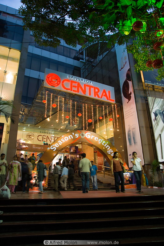 02 Bangalore Central shopping mall at dusk