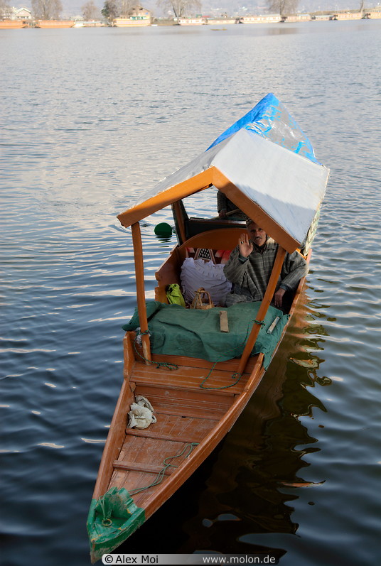 06 Shikara boat and boatman