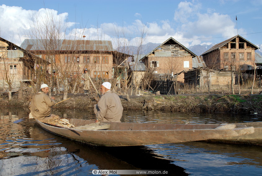 20 Old Kashmiri men in boat Nagin basin