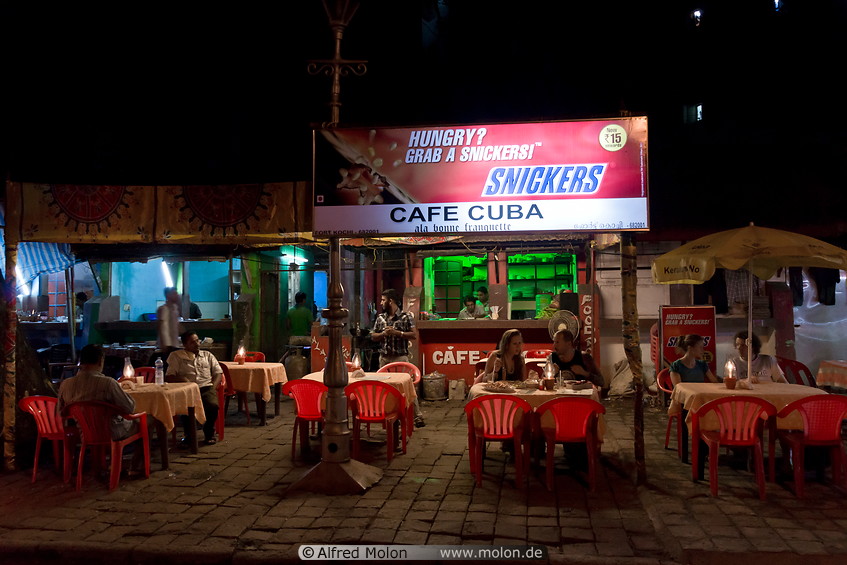 12 Restaurant at night