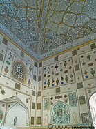 23 Decorated walls