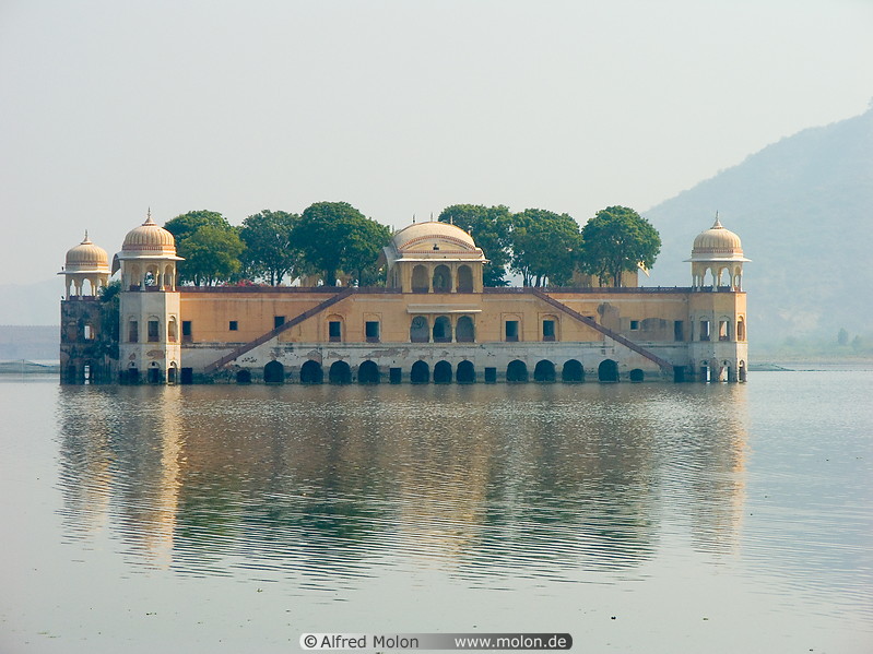 04 Jai Mahal lake palace