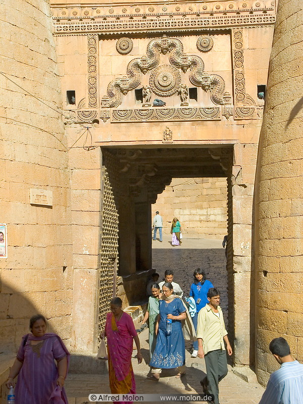 09 Surya gate
