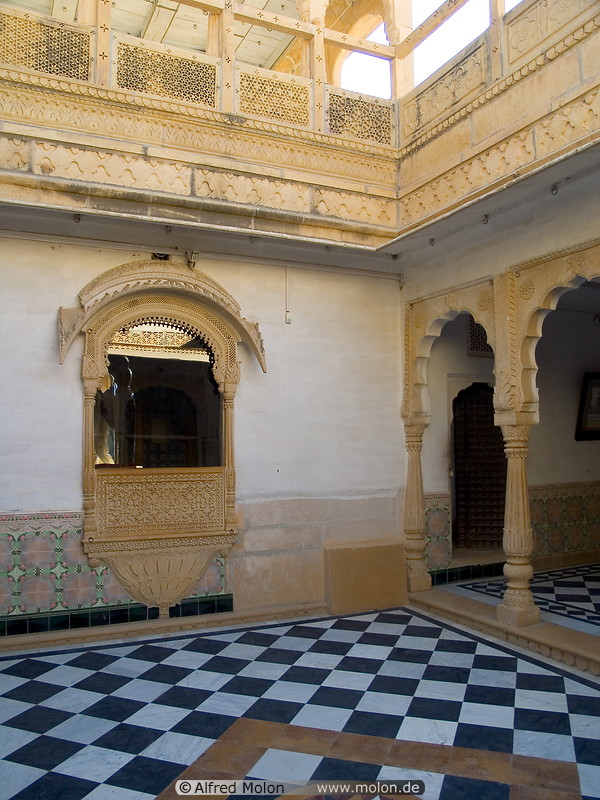 05 Palace interior