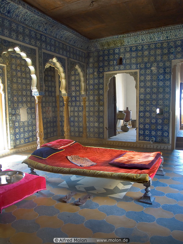 09 Royal bedroom
