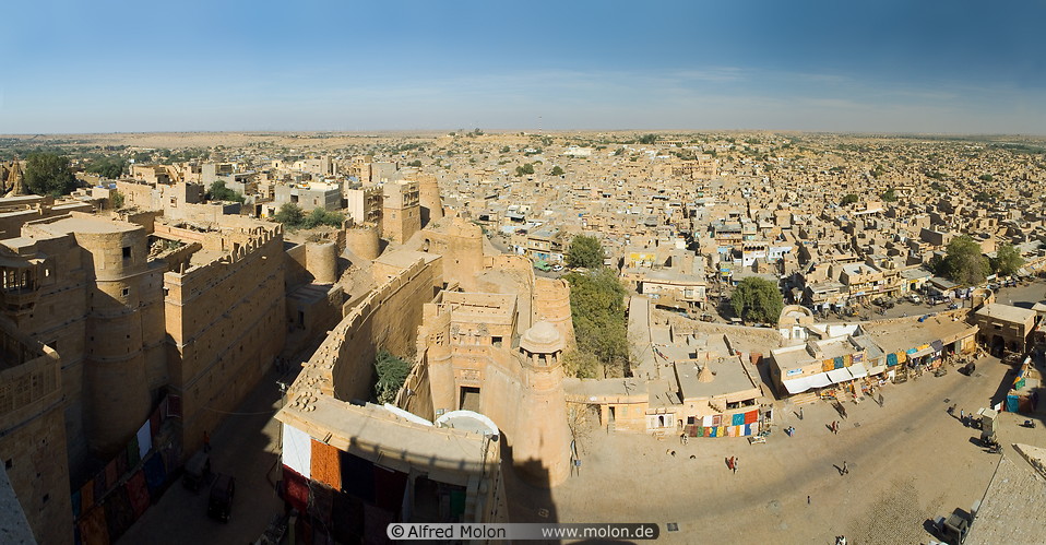 04 Panorama view with fort walls
