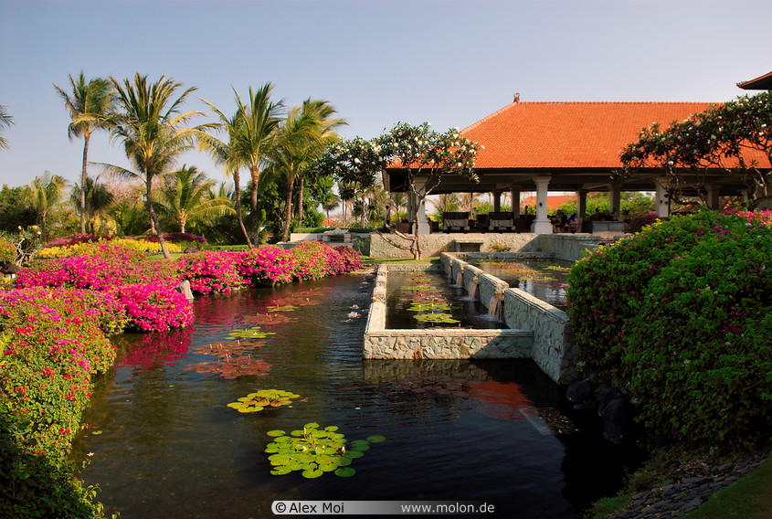 06 Hyatt hotel garden in Nusa Dua