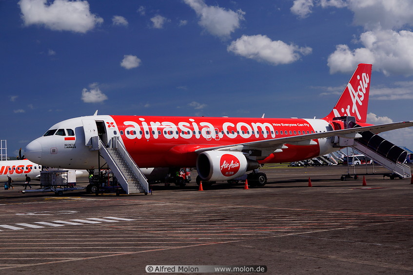 02 AirAsia plane