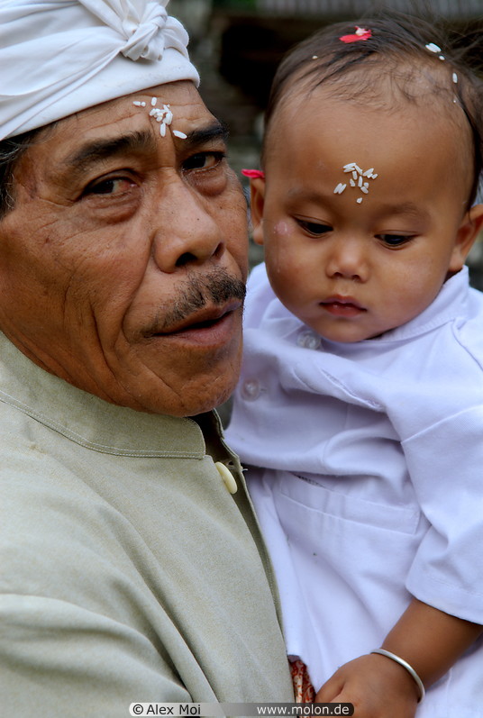 06 Grandfather and child