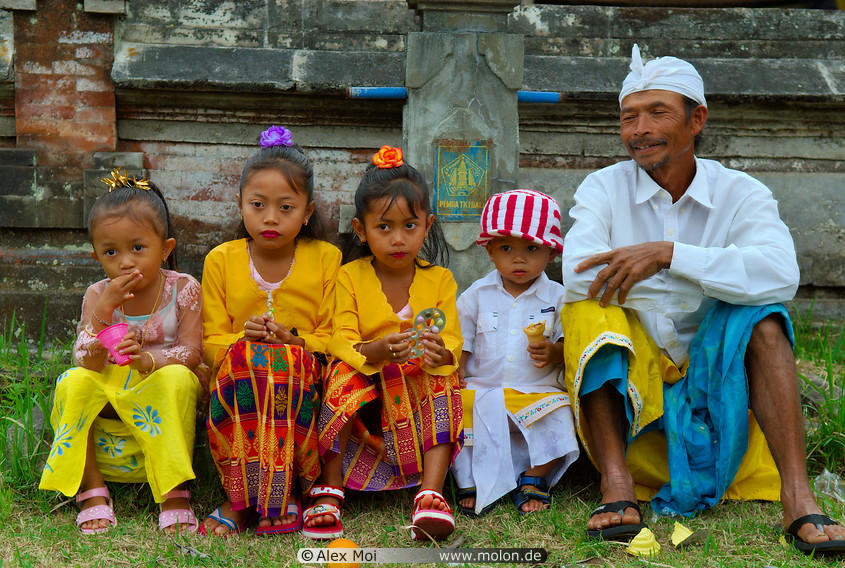 13 Balinese family