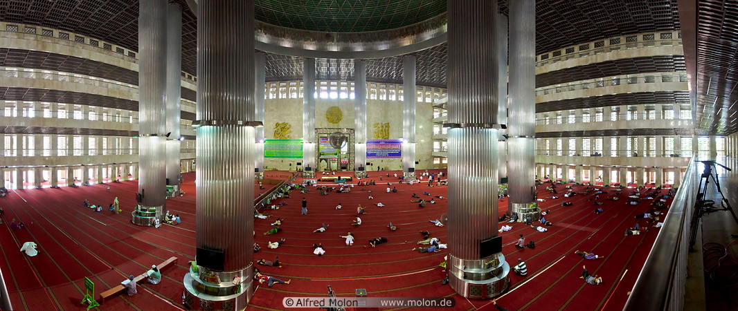 06 Istiqlal mosque prayer hall