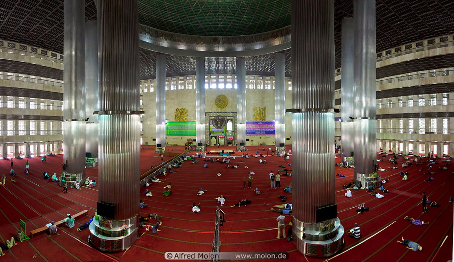 07 Istiqlal mosque prayer hall