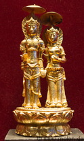 29 Golden statue of couple