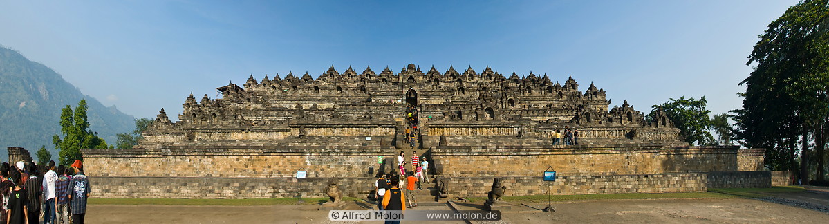 02 Panoramic view of Borobudur temple