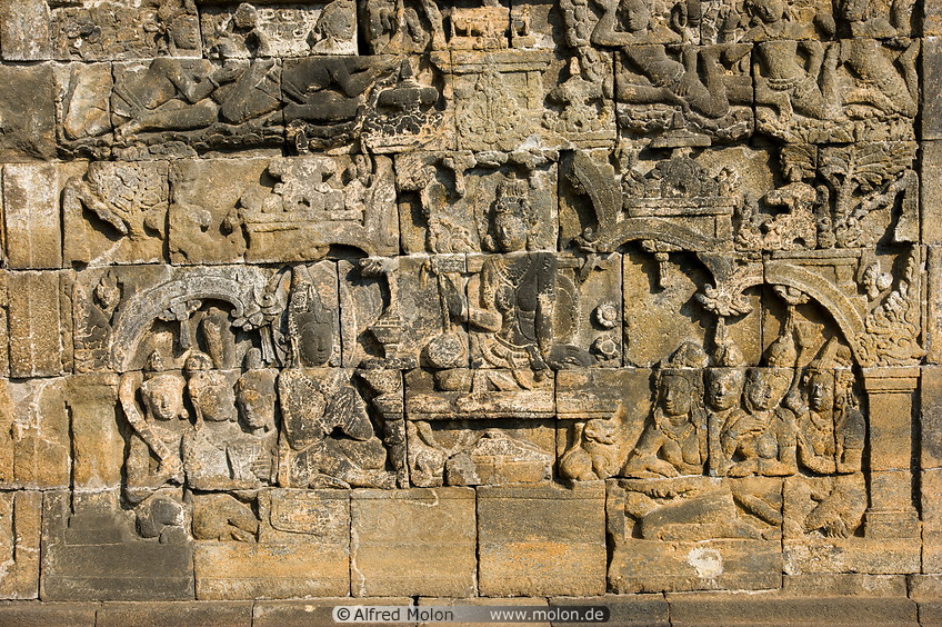 29 Bas-reliefs