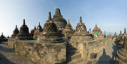 09 Stupas surrounding main stupa on highest level