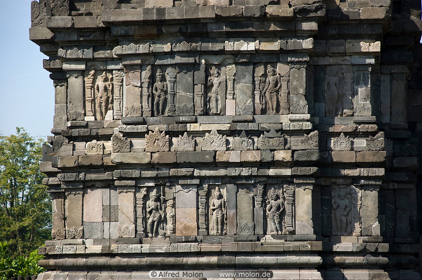 07 Bas-reliefs
