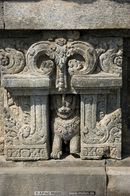 11 Bas-reliefs