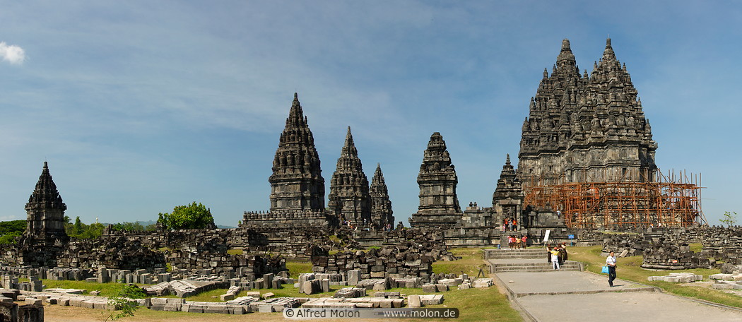 08 Side view of Prambanan temples