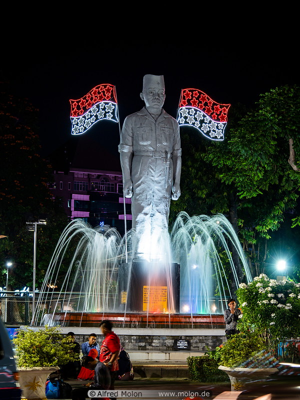 28 Governor Suryo statue