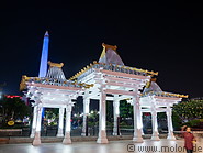 32 Heroes monument