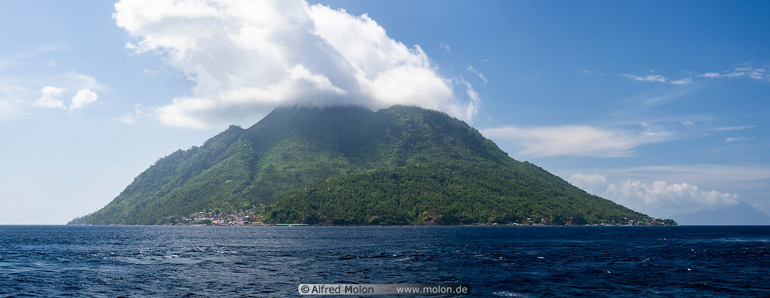 37 Hiri island volcano