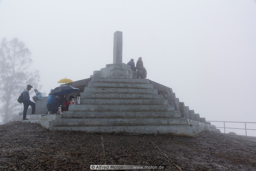 16 Mt Kelimutu summit
