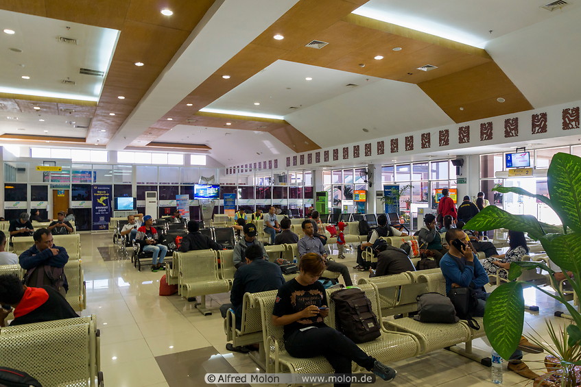 19 Airport departures hall
