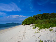 44 Mohinggito island beach
