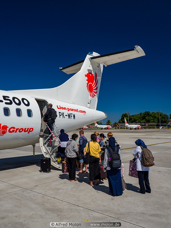 43 Passengers boarding ATR72 plane