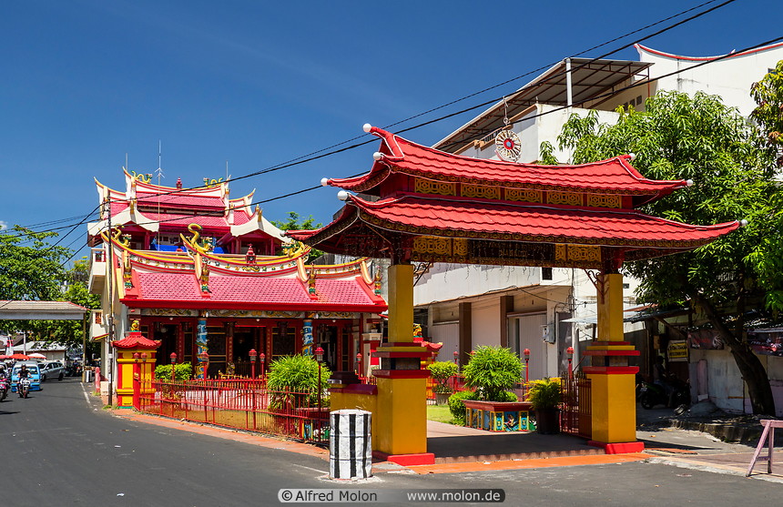 16 Ban Hing Kiong Chinese temple