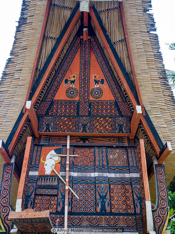 01 Decorated facade of Tongkonan house