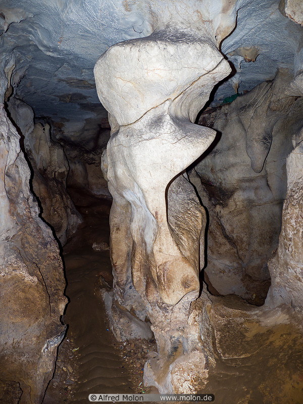 09 Cave